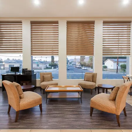 Days Inn By Wyndham San Diego-East/El Cajon-3