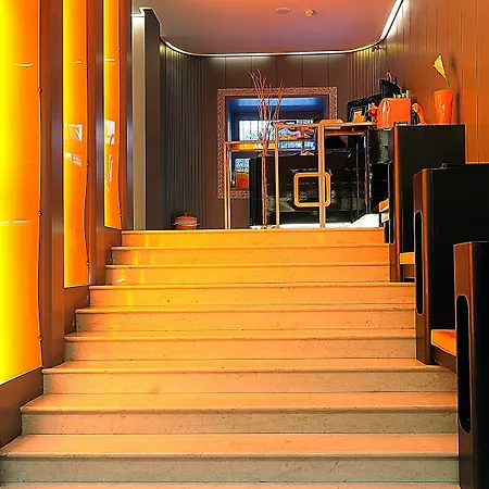Orange Hotel-2
