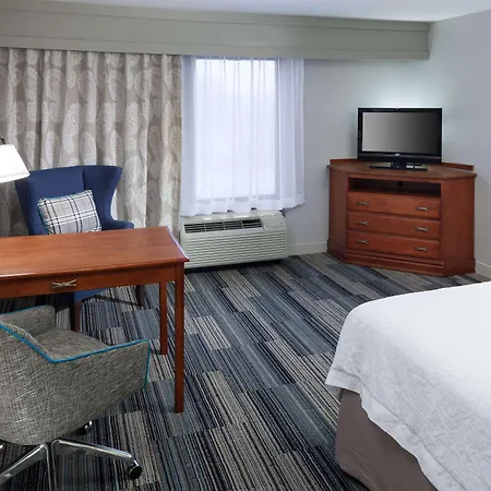 Hampton Inn & Suites Cedar Rapids-2