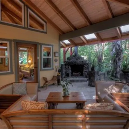 Volcano Mist Cottage-3