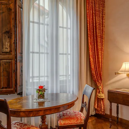 Boutique Hotel In Piazza Della Signoria-2