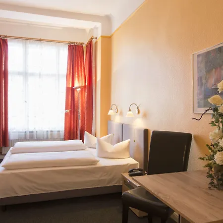 Hotel Am Hermannplatz-3