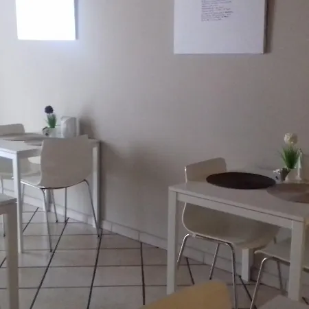 Bert Hotel-2