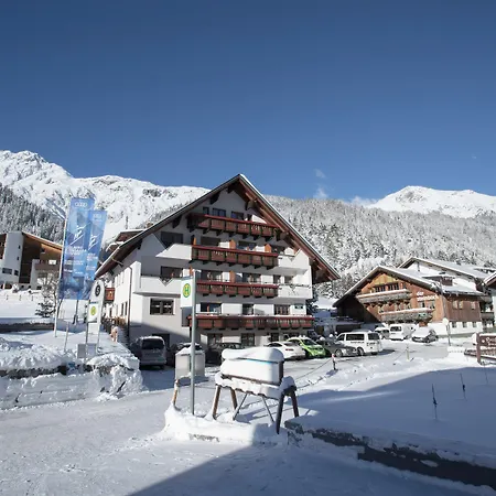 Hotel Die Arlbergerin - Design&Tiroler Gemütlichkeit-3
