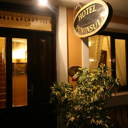 Hotel Peninsula-2