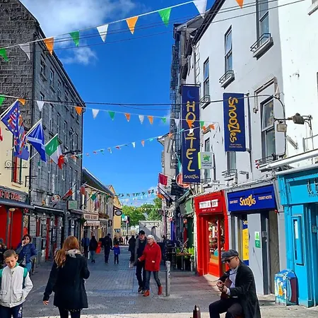 Snoozles Quay Street Tourist Hostel-2