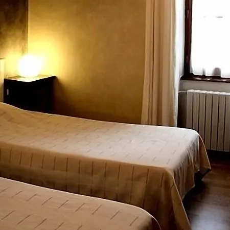 Logis Hotel De La Paix - Tournus-3