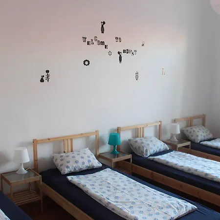 Happy Hostel-3