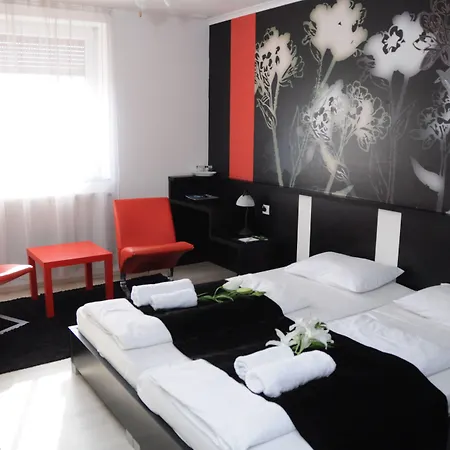 Green Hotel Budapest-3