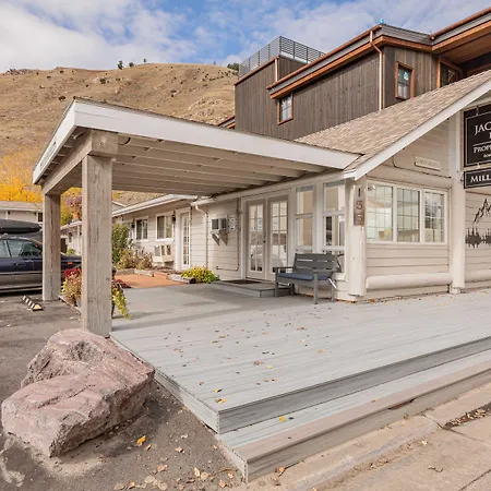 Miller Park Lodge-2