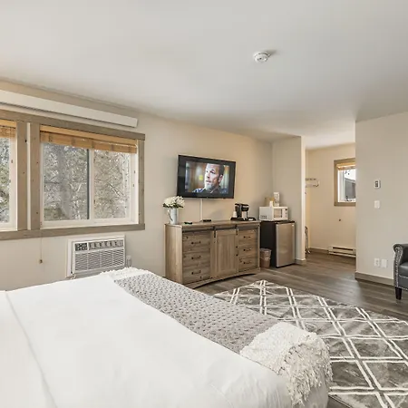 Miller Park Lodge-3