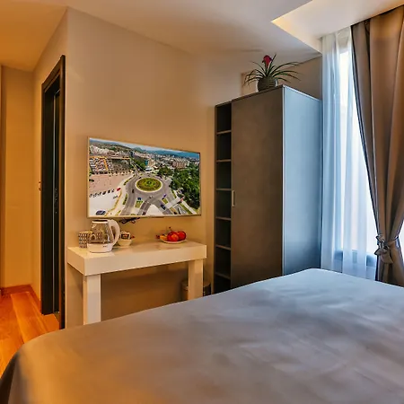 Hotel M-2