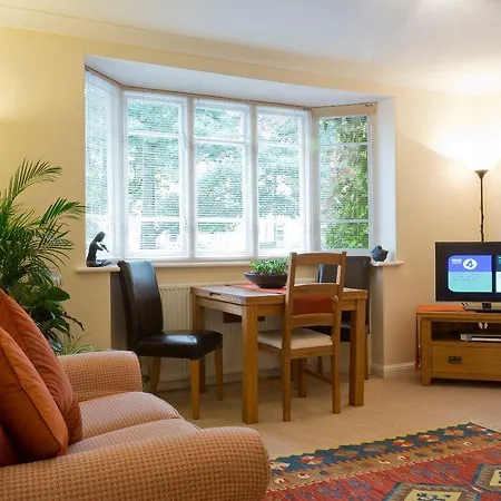 Poplar House Garden Apartment-2