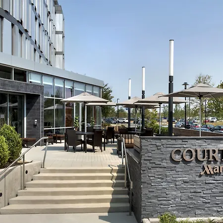 Courtyard By Marriott Philadelphia South At The Navy Yard-3