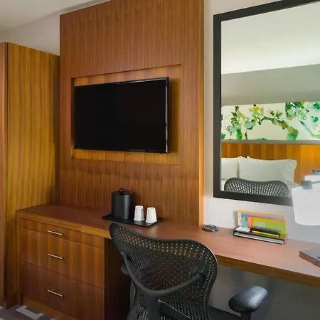 Hilton Garden Inn New York Central Park South-Midtown West-3