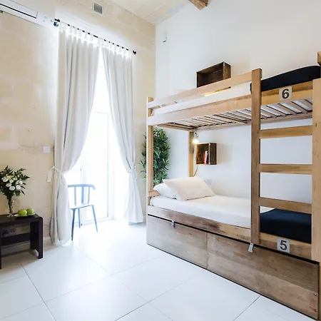 Two Pillows Boutique Hostel-2