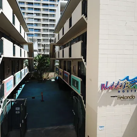 Waikiki Beachside Hostel-3