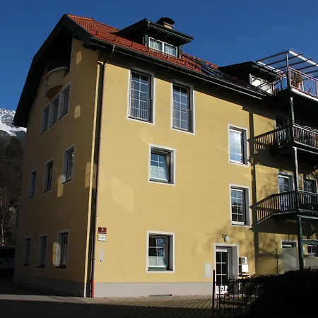 Riedz Apartments Innsbruck- Zentrales Apartmenthaus mit grüner Oase-2
