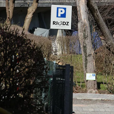 Riedz Apartments Innsbruck- Zentrales Apartmenthaus mit grüner Oase-3