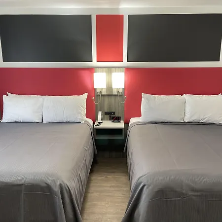 Seven Seas Inn & Suites-3