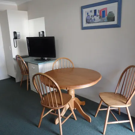 Paramount Motel-2