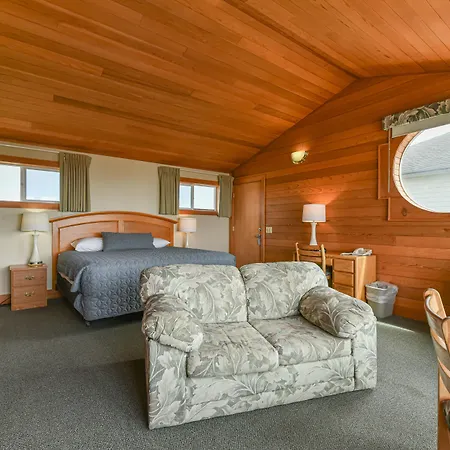Sunset Oceanfront Lodging-2