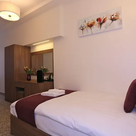 London Kings Hotel-3