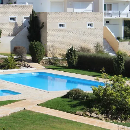 Ericeira Chill Hill Hostel & Private Rooms - Peach Garden-2