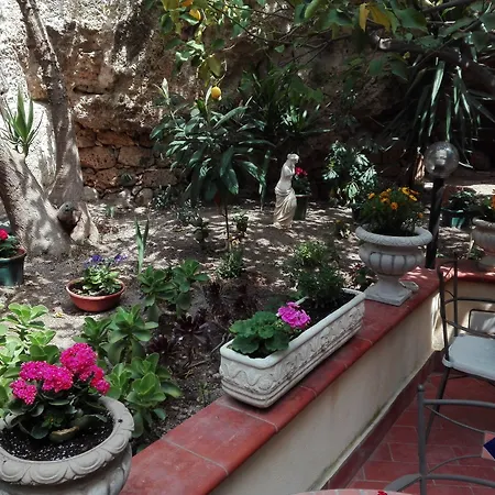 Montevergini B&B Centro Barocco-3