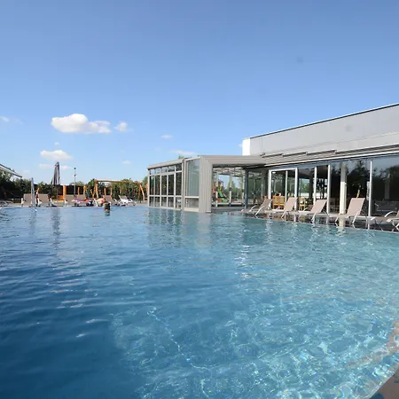 Hotel Aura Design&Garden Pool-2