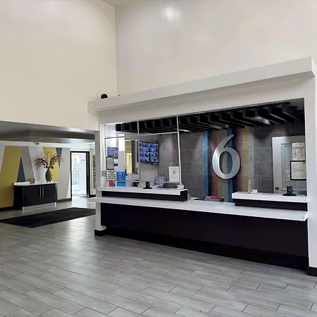 Motel 6 Hollywood-3