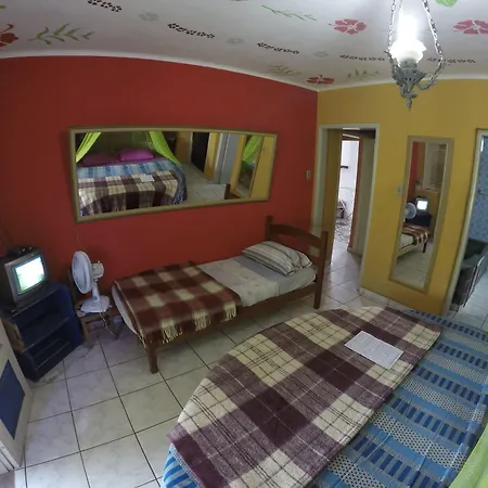 Golfinho Tropical Hostel E Pousada-3