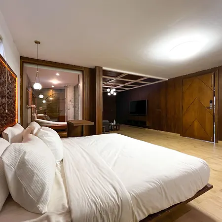 Hotel Crown Inn-2
