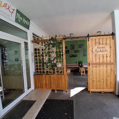 Max Hostel-2