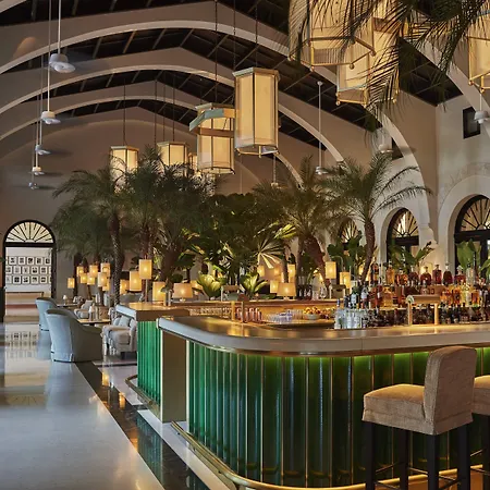 Four Seasons Hotel At The Surf Club-3