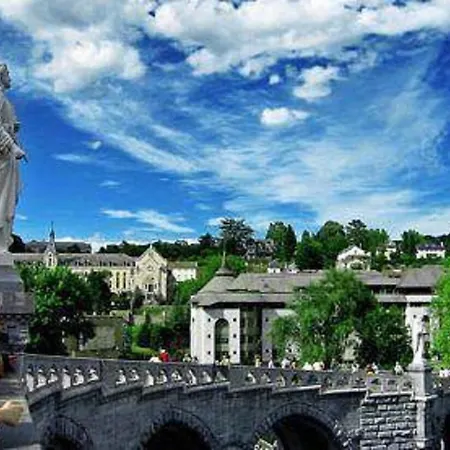 Notre Dame AUXILIATRICE-2
