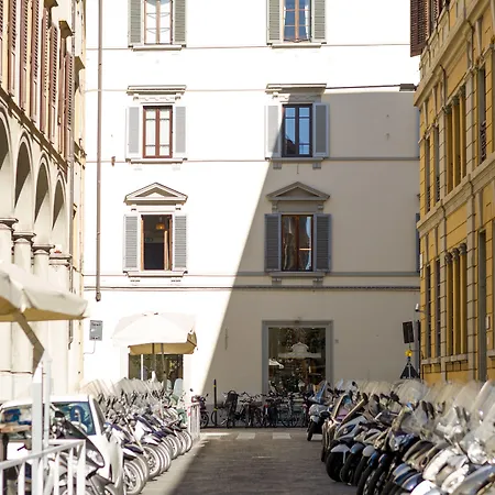 Arnobio Florence Suites-3
