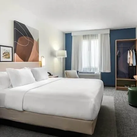 Spark By Hilton Erie-2