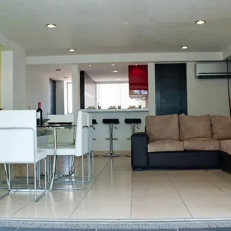 Ramada By Wyndham Acapulco Hotel & Suites-2