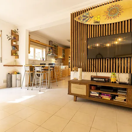 Pineapple Surf House-3