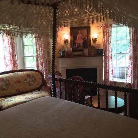 Annie Wiggins Guest House-3