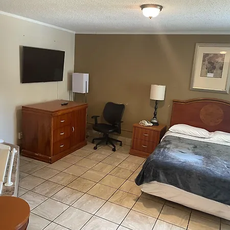 Budgetel Inn And Suites - Louisville-2
