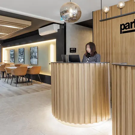 Park Inn By Radisson Melbourne Carlton-2
