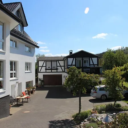 Pension und Ferienwohnungen Schweinsberg-3