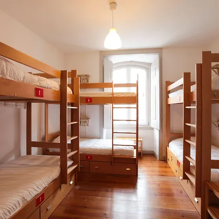 Inn Possible Lisbon Hostel-3