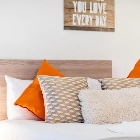 Oshun Sanchinarro Seasonal Living Lofts-2