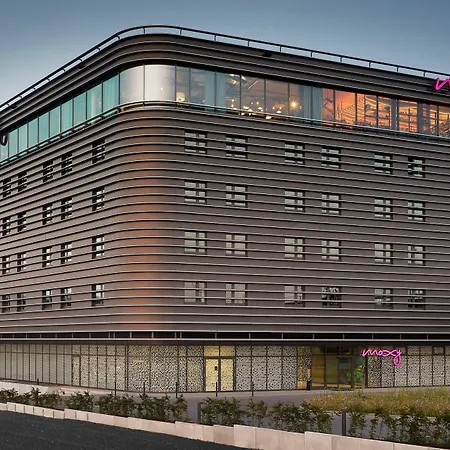 Moxy Cologne Bonn Airport-3