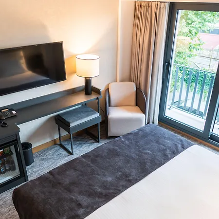 Meg Hotel-2