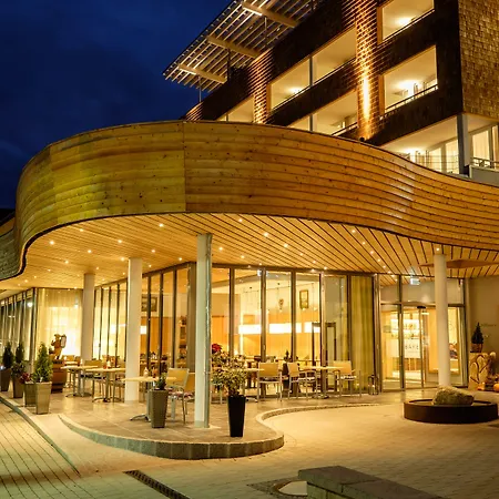 Hotel Baeren Titisee-3