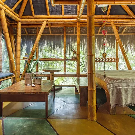 Universo Pol Bamboo Hostel-2